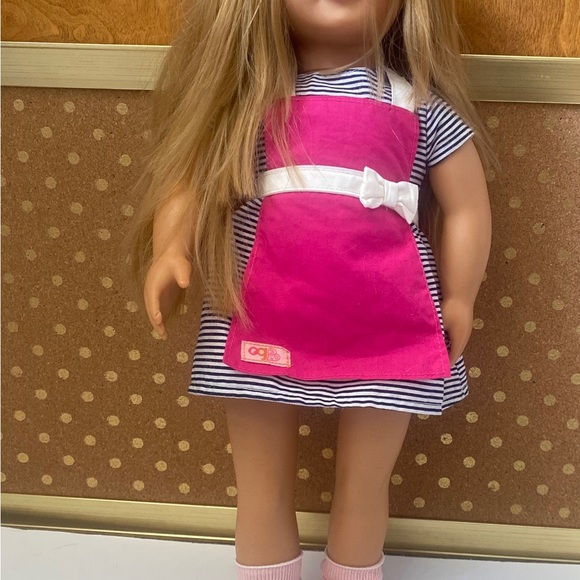 Our Generation 18" Fashion Doll and roller skates accessories - Picture 10 of 10